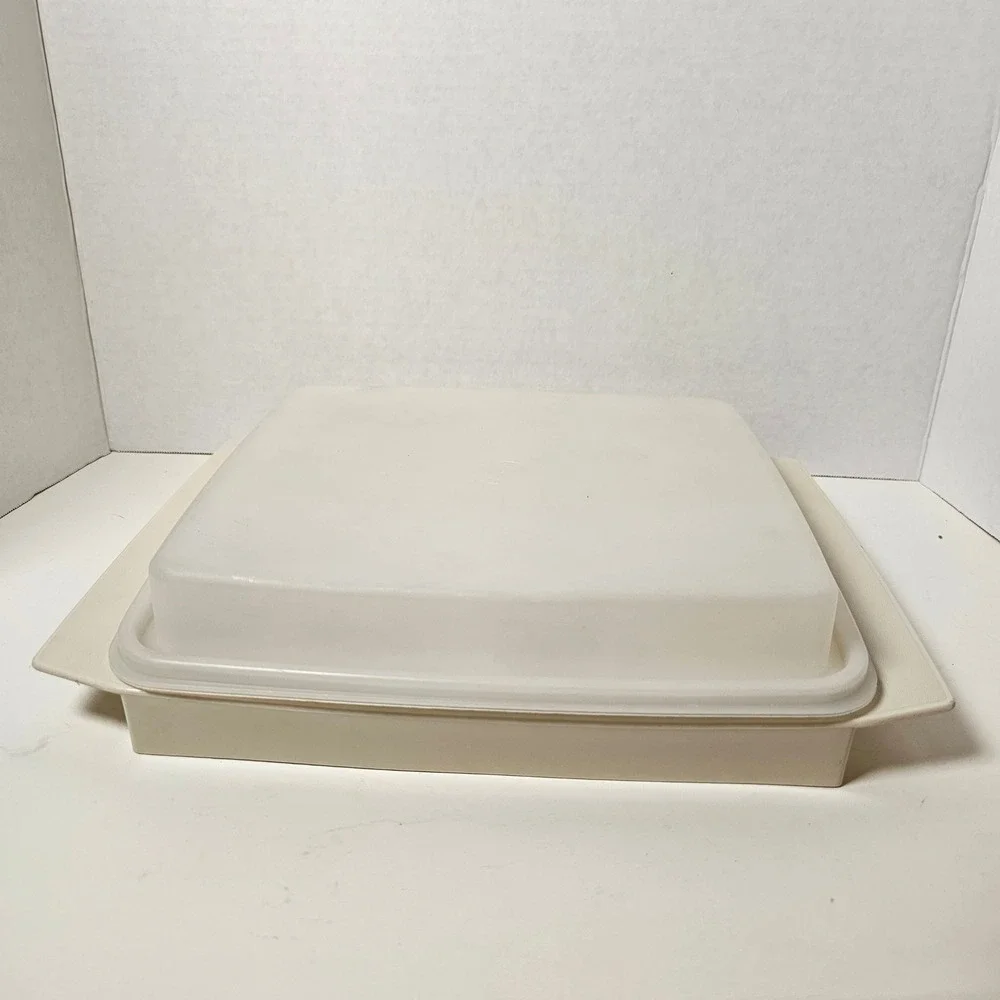 Vintage‎ Tupperware 723-3 Divided Serving Tray with Lid Cream Rectangular USA